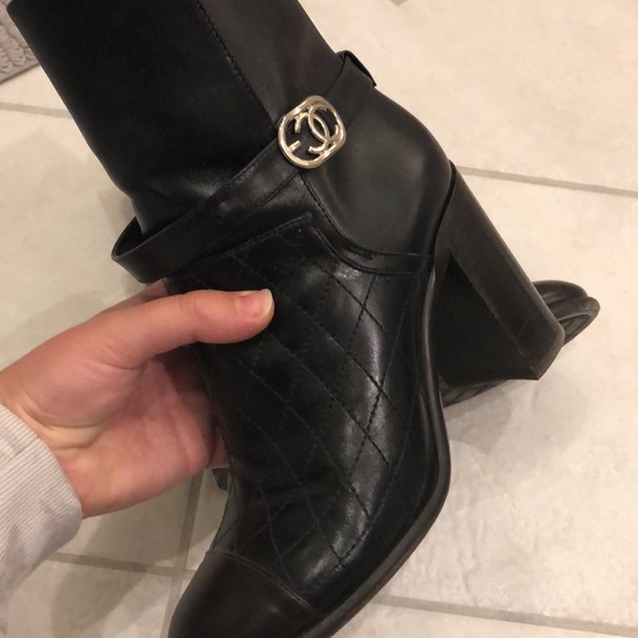 CHANEL size 40.5 black and brown quilted boots - Picture 2 of 11